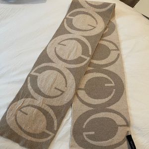 Gucci scarf 100% wool